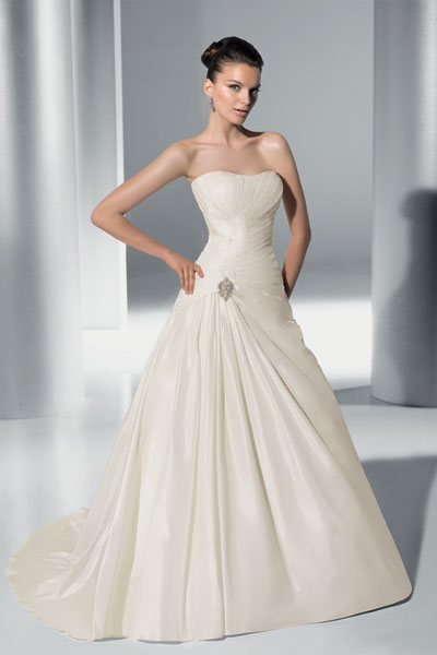 Suknia ślubna Demetrios 2010 model 3149